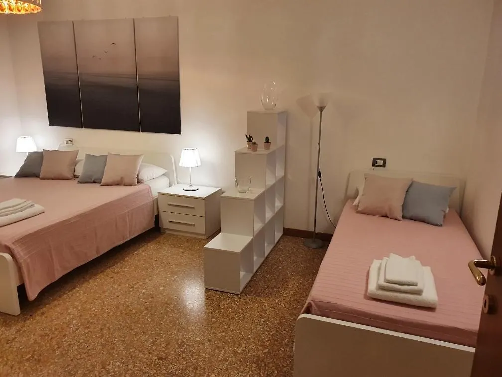 12 Minuti Da Venezia Appartamento Con Parcheggio Marghera 0*,  Itália